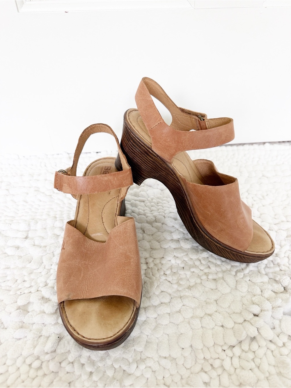 BORN leather sandal wedge heels size 7 brown cushioned insole